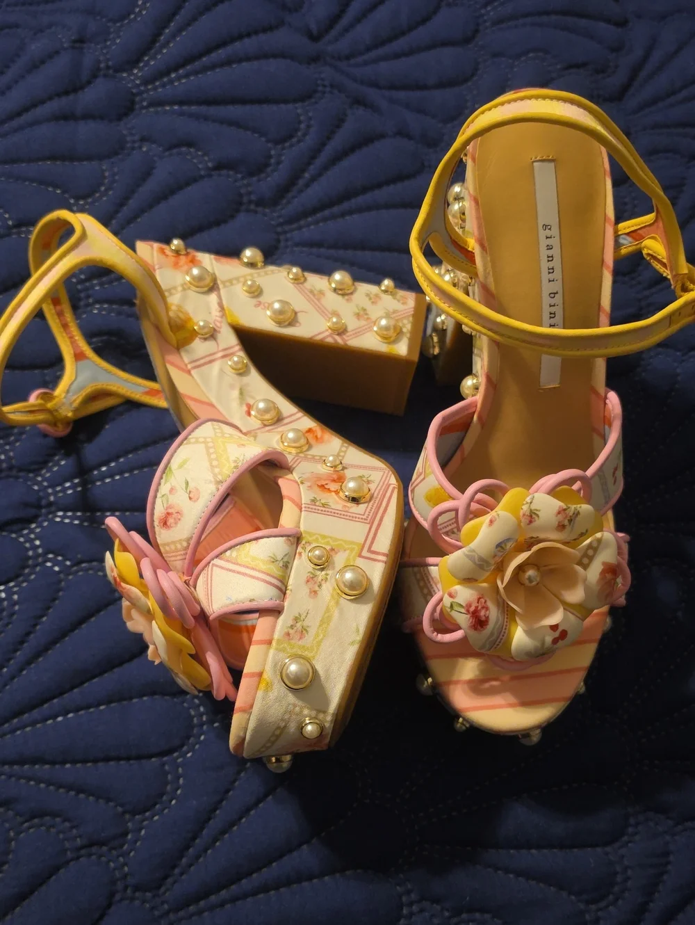 Gianni Bini the Brook Two Floral Postcard Pearl-Stud Platform Sz 8
